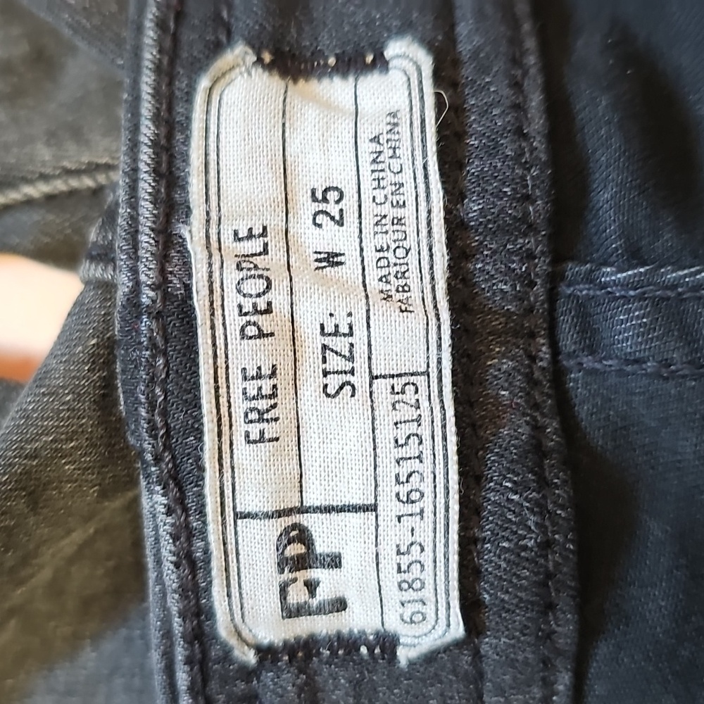 Free People Cropped Flare Raw Hemmed Pull-On Jeans Dark Gray/Faded Black Size 25 - Picture 9 of 11